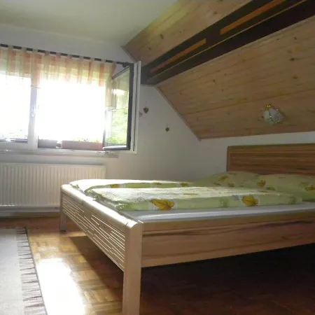 Apartma Cvetek, Srednja Vas 133 Apartment